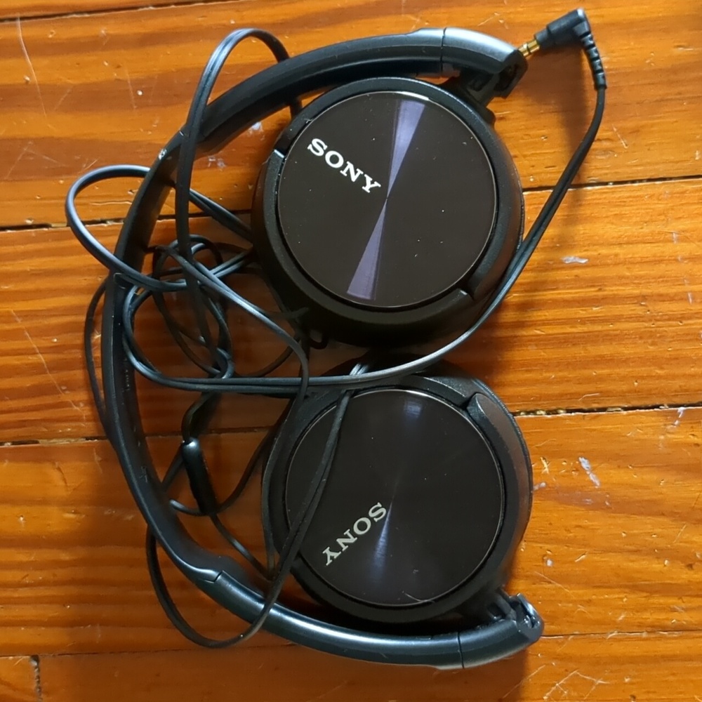 Sony Foldable Headphones with Smartphone Mic and Control
